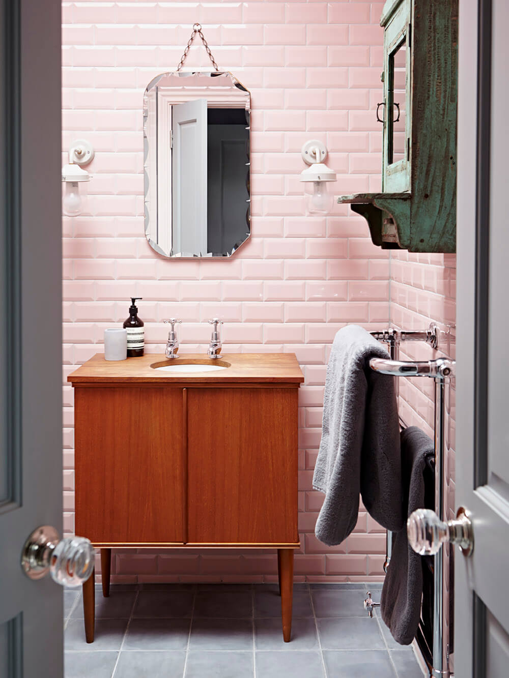 The-Lakes-Bathroom-pink-tiles